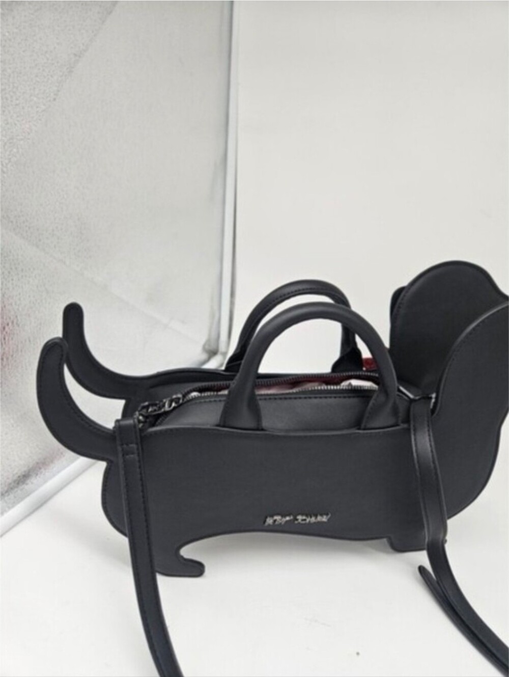 🖤▪️ Betsey Johnson▪️ B&T Dachshund Crossbody purse w/ Red Bandanna - Picture 5 of 5